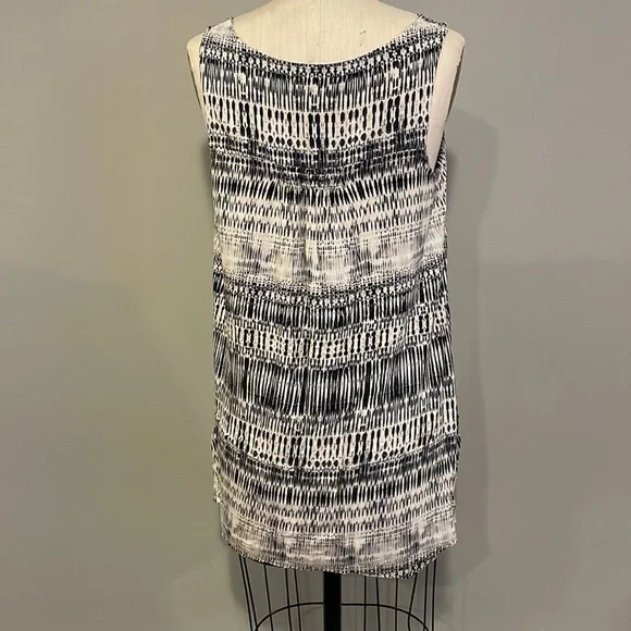 Rose & Olive sleeveless black and white tank - Picture 5 of 7